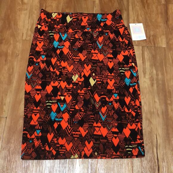 LuLaRoe Cassie Diamond Skirt Size Medium - Picture 2 of 4